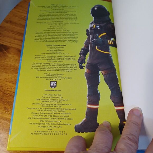 Lot Of 2 Video Gamer’s Books-Official Fortnite Battle Royale, 2023 Level Up - Picture 5 of 8